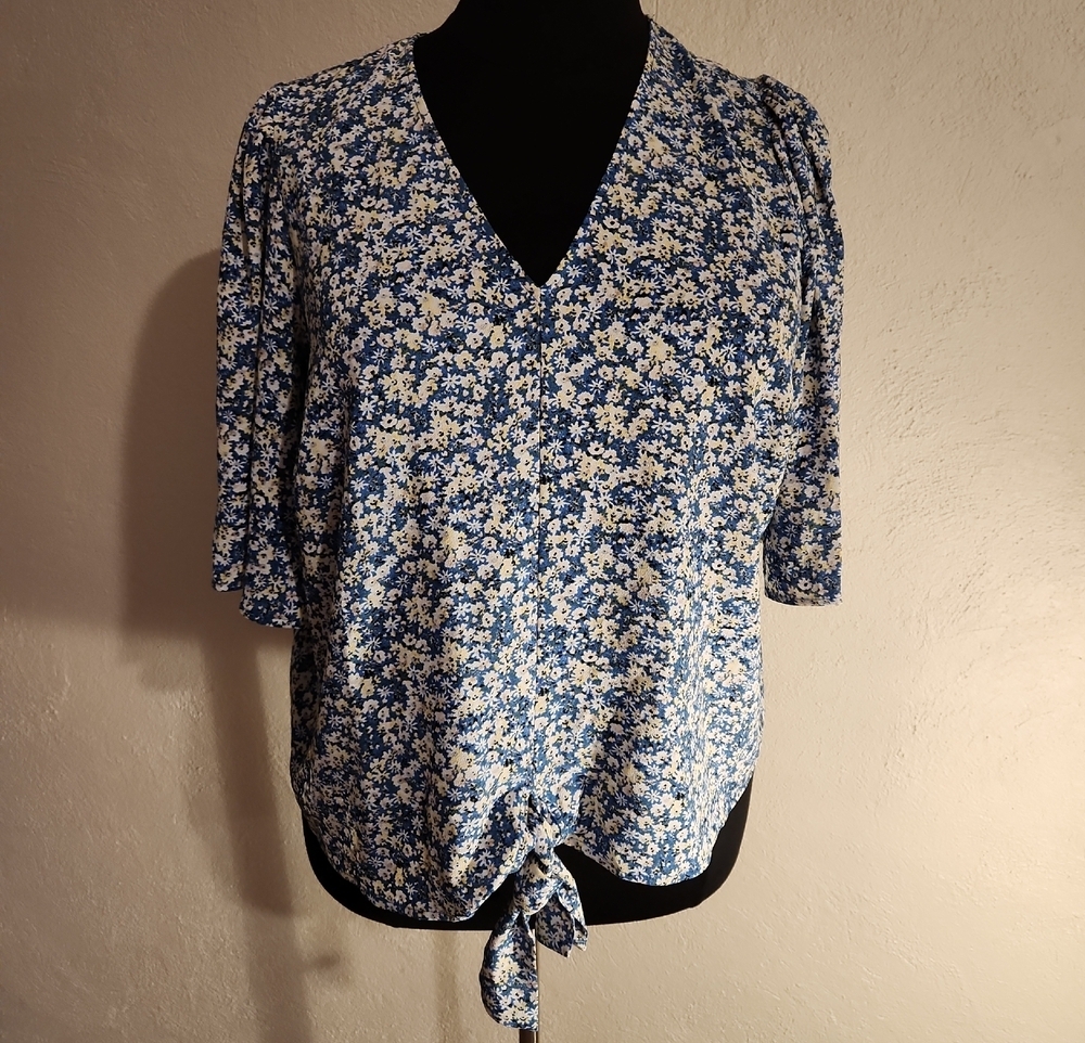 1 State Blue Floral V-Neck Tie Front Blouse 2X